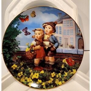Danbury Mint M J Hummel ‎ Little Companions  " Surprise"  Plate